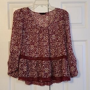 E hanger M floral lacey top